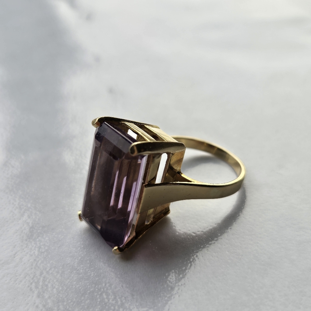 18K Gold 12ct Emerald Cut Amethyst Ring - Size‎ 5.75